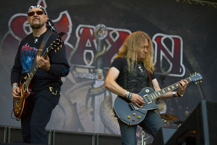 Tippuu märkä Lesbo pillua